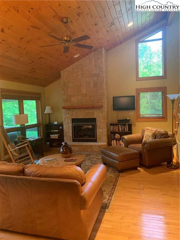 Image number 4 for the current listing