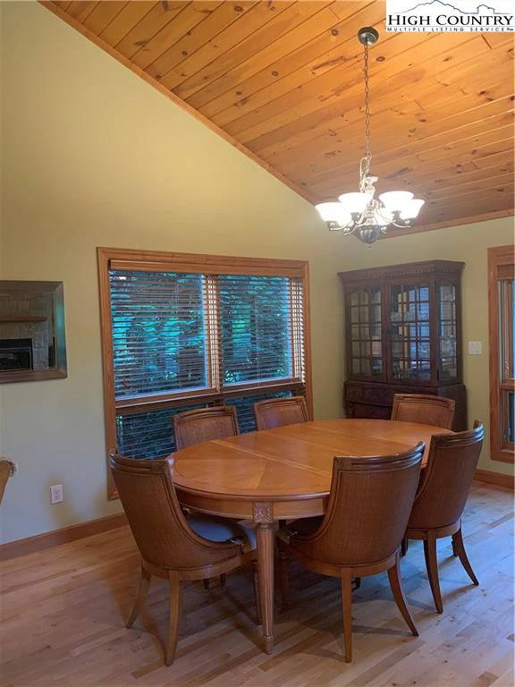 Image number 5 for the current listing