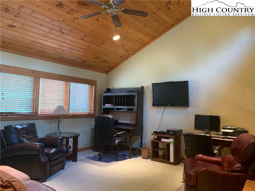 Image number 10 for the current listing