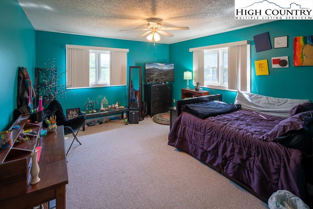 Image number 14 for the current listing