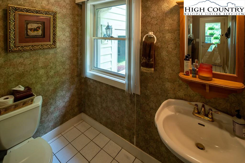 Image number 4 for the current listing