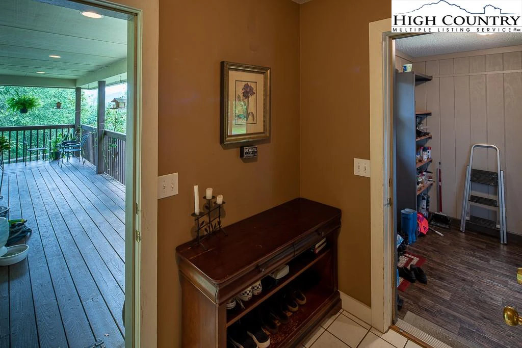 Image number 5 for the current listing