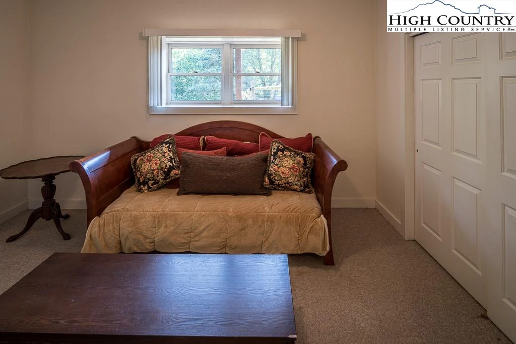 Image number 2 for the current listing