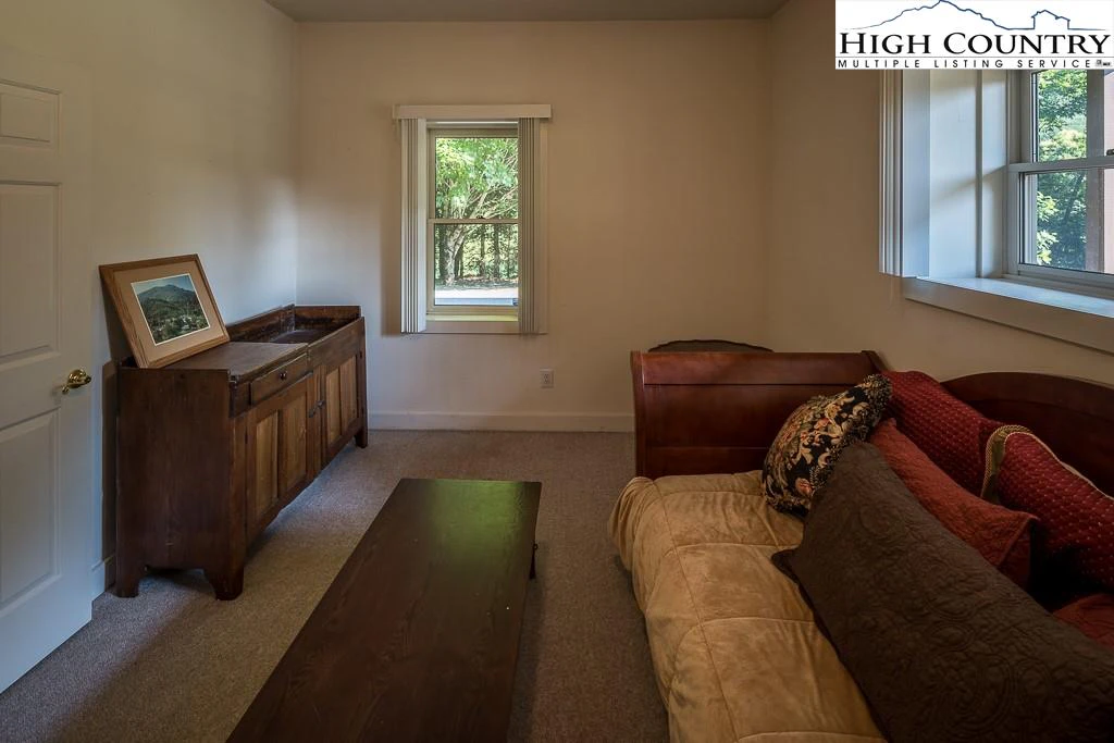 Image number 15 for the current listing