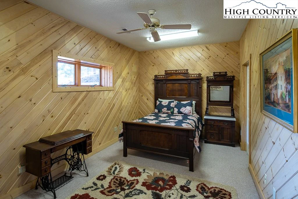 Image number 18 for the current listing