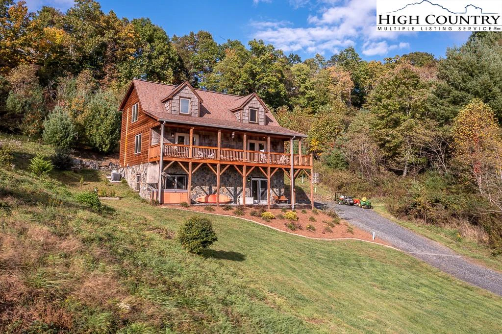 Image number 1 for the current listing