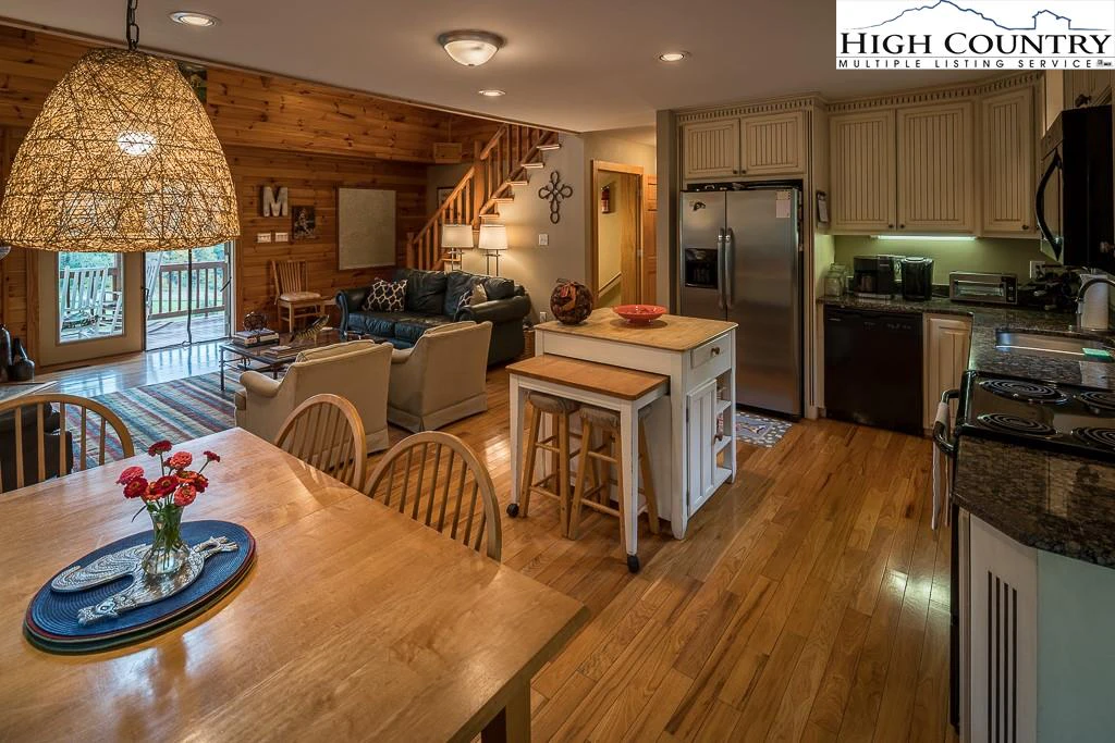 Image number 3 for the current listing