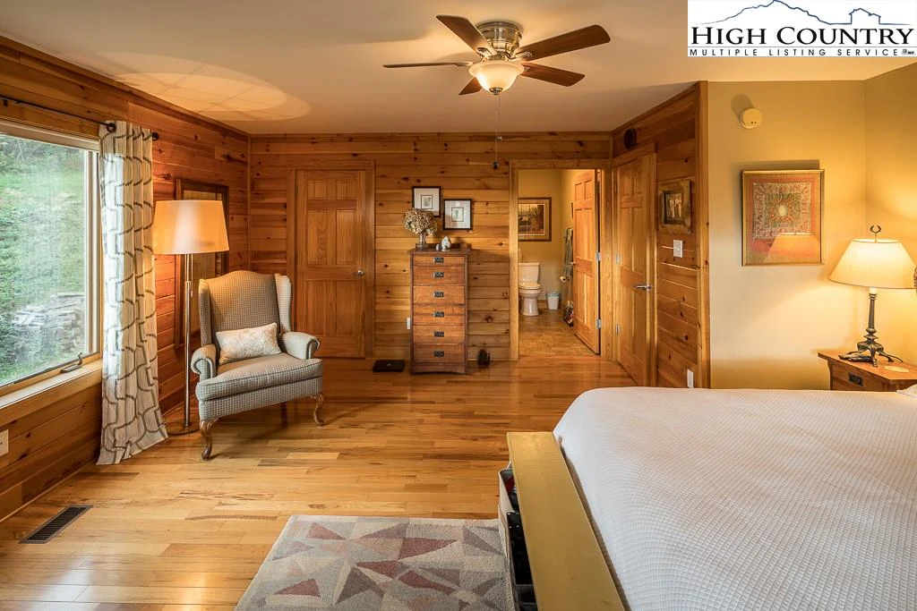 Image number 5 for the current listing