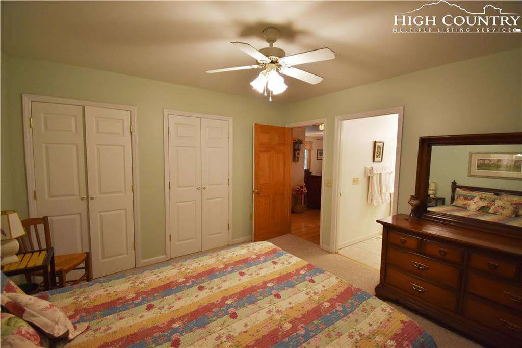 Image number 11 for the current listing