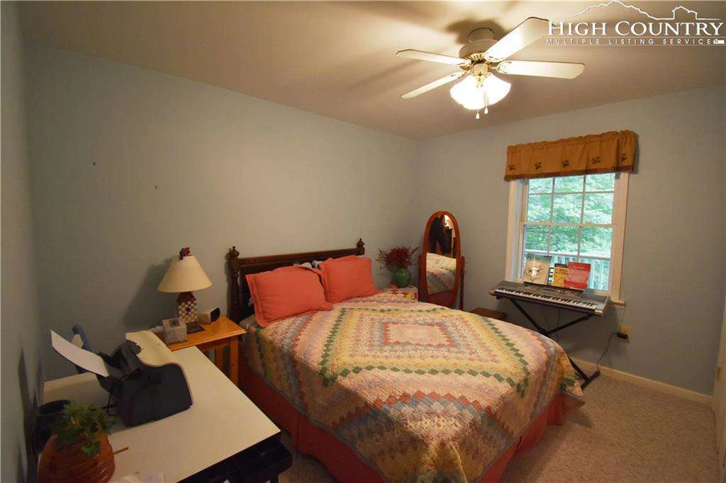 Image number 13 for the current listing
