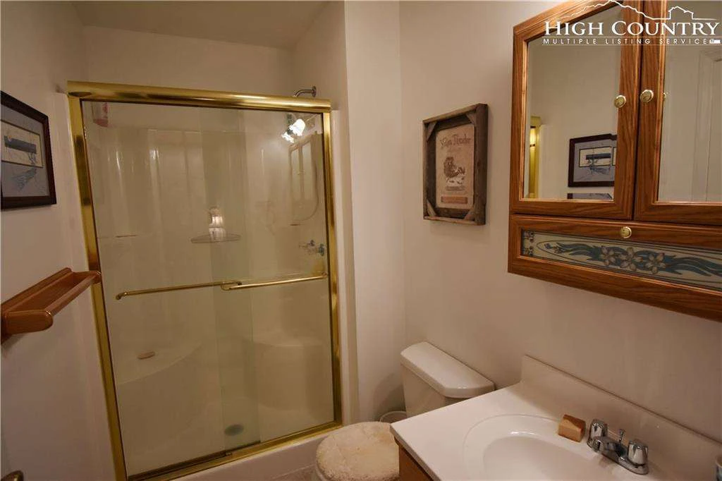 Image number 14 for the current listing