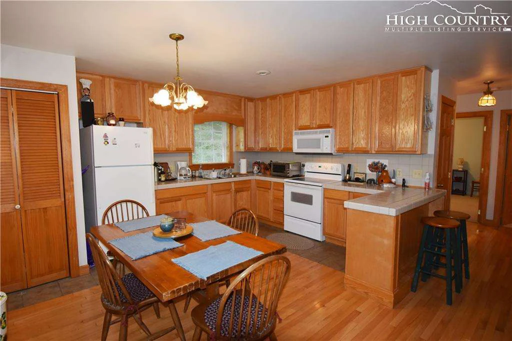 Image number 6 for the current listing