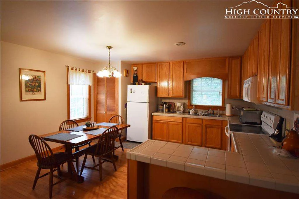 Image number 7 for the current listing