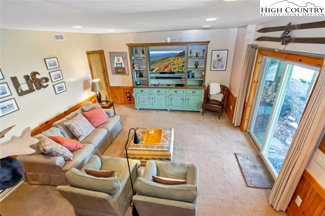 Image number 21 for the current listing