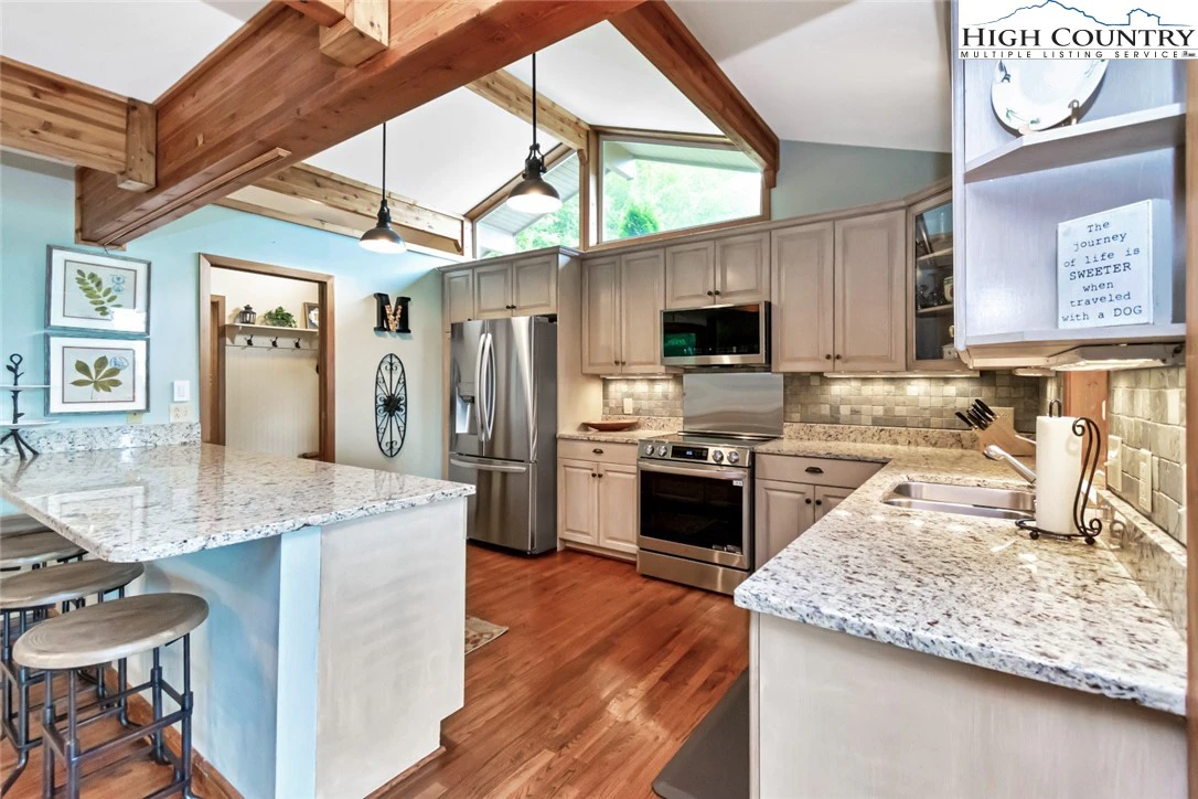 Image number 4 for the current listing
