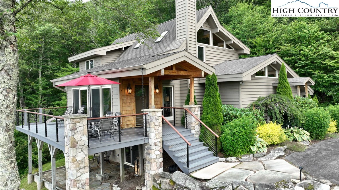 Image number 1 for the current listing