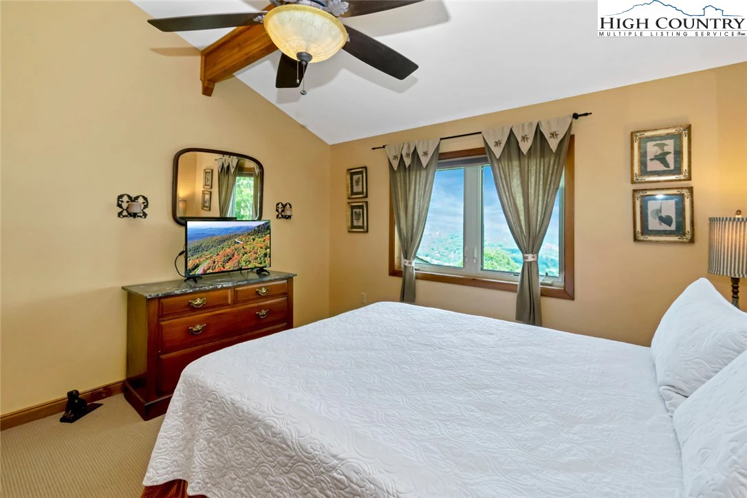 Image number 2 for the current listing