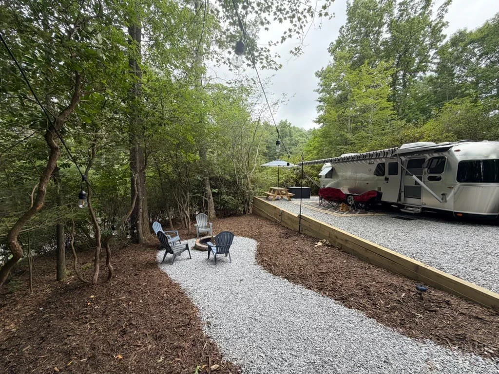 Image number 3 for the current listing