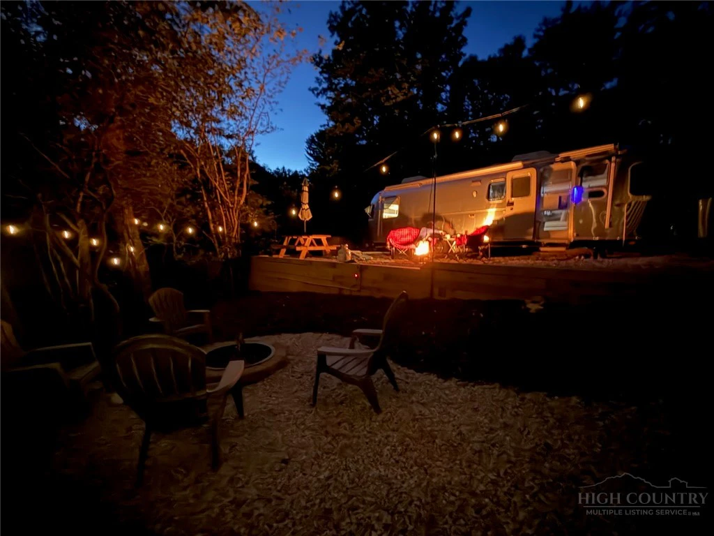 Image number 2 for the current listing
