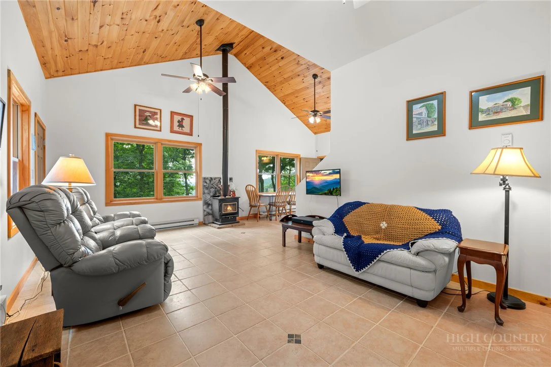 Image number 11 for the current listing