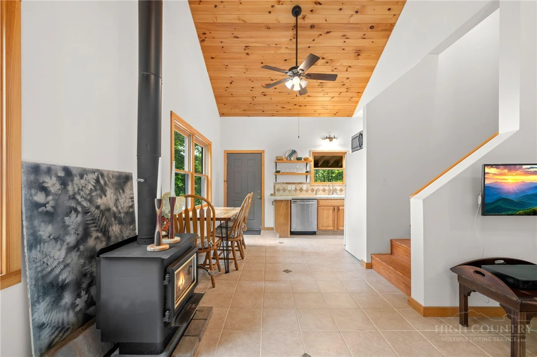 Image number 13 for the current listing