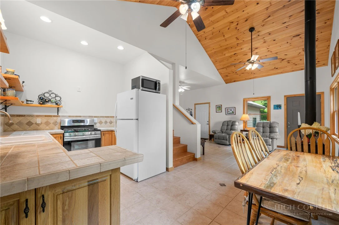 Image number 16 for the current listing