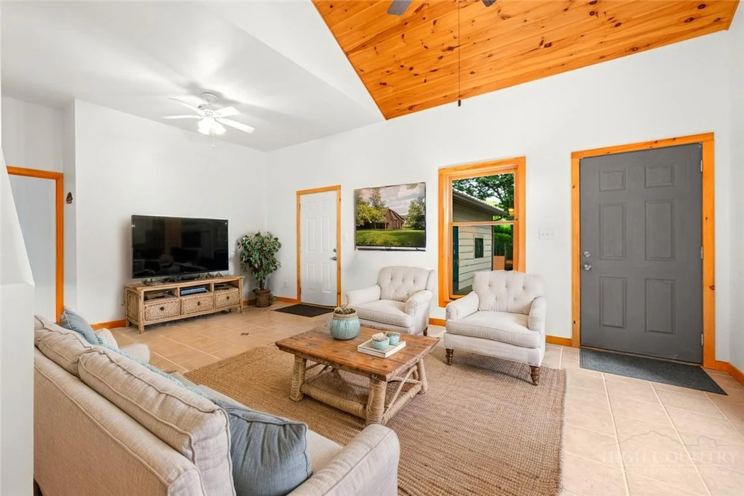 Image number 10 for the current listing
