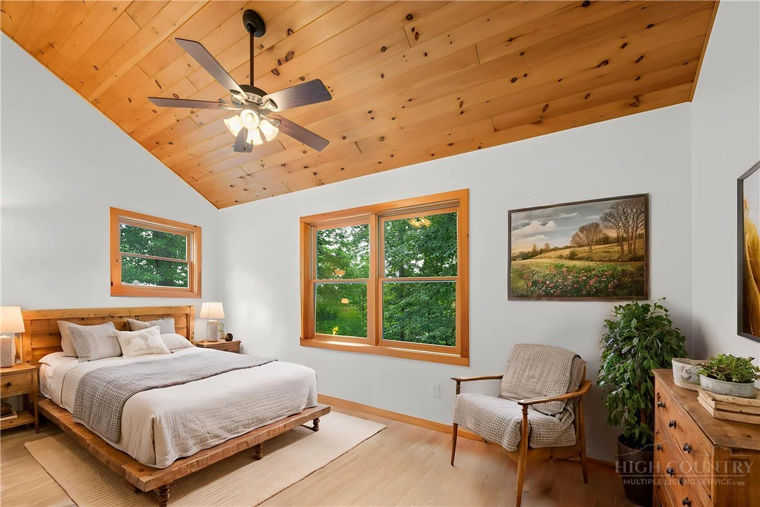 Image number 18 for the current listing