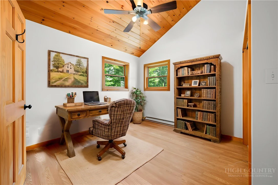 Image number 20 for the current listing