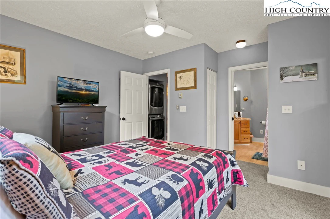 Image number 15 for the current listing