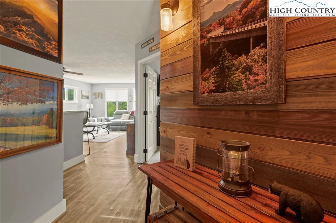 Image number 3 for the current listing