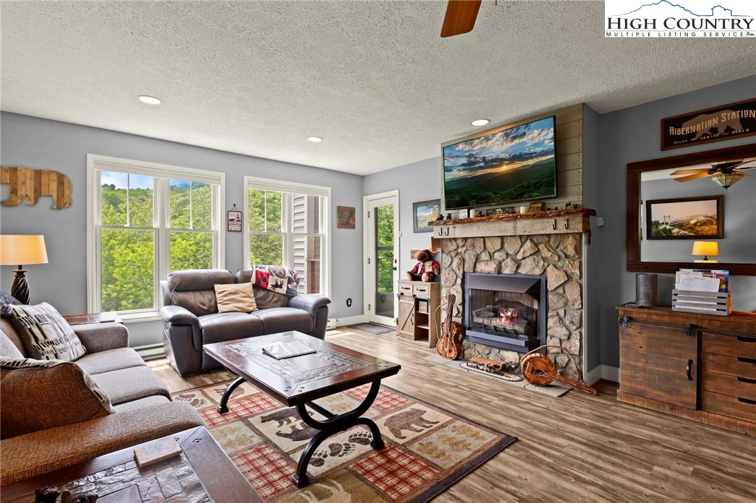 Image number 10 for the current listing