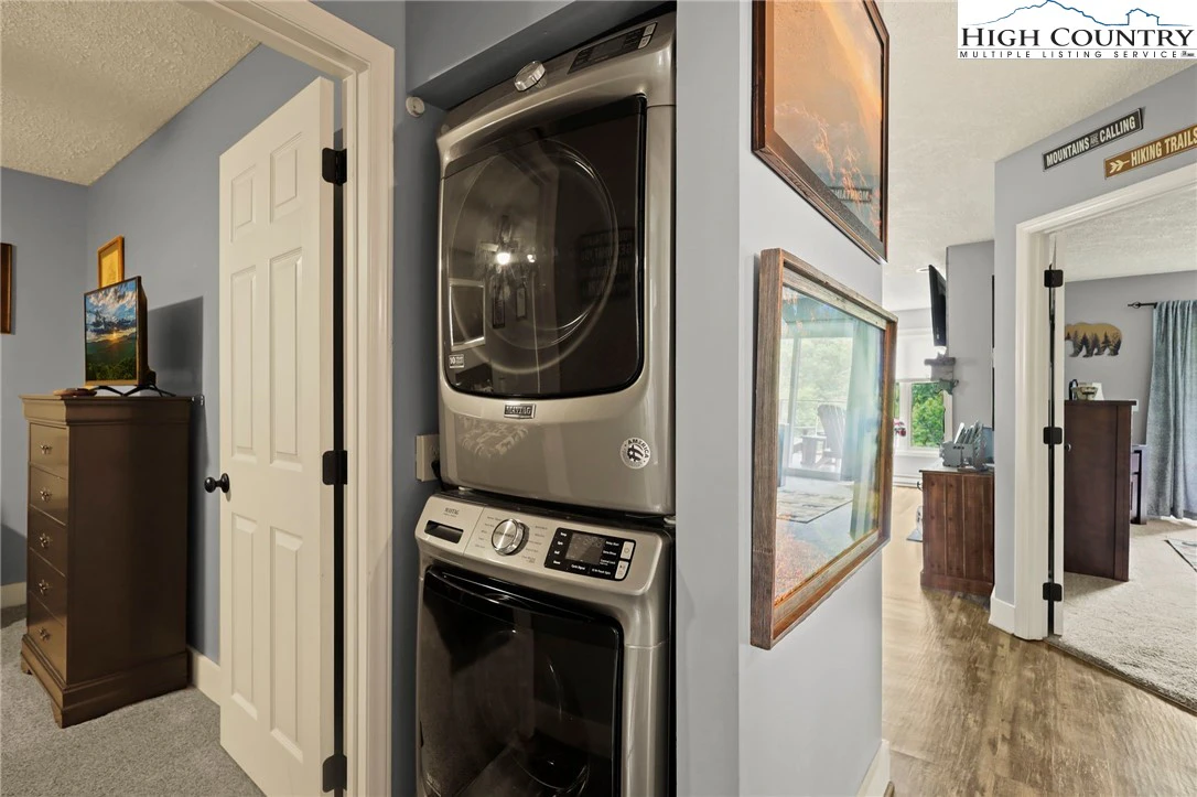 Image number 1 for the current listing
