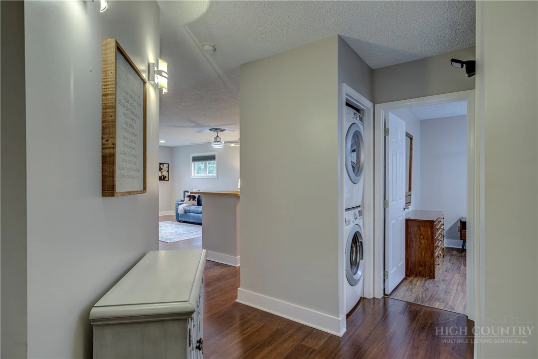 Image number 4 for the current listing
