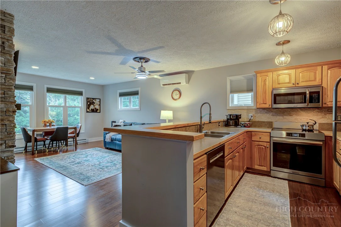 Image number 5 for the current listing