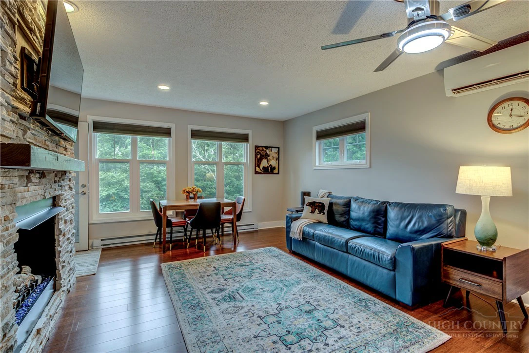 Image number 7 for the current listing