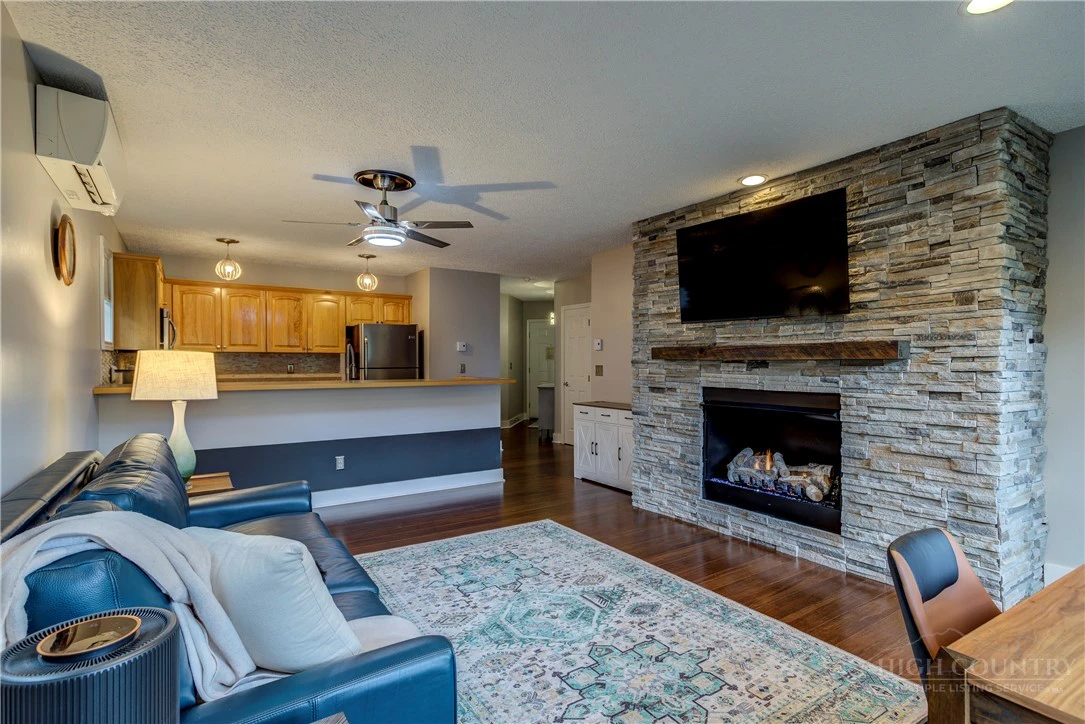 Image number 9 for the current listing