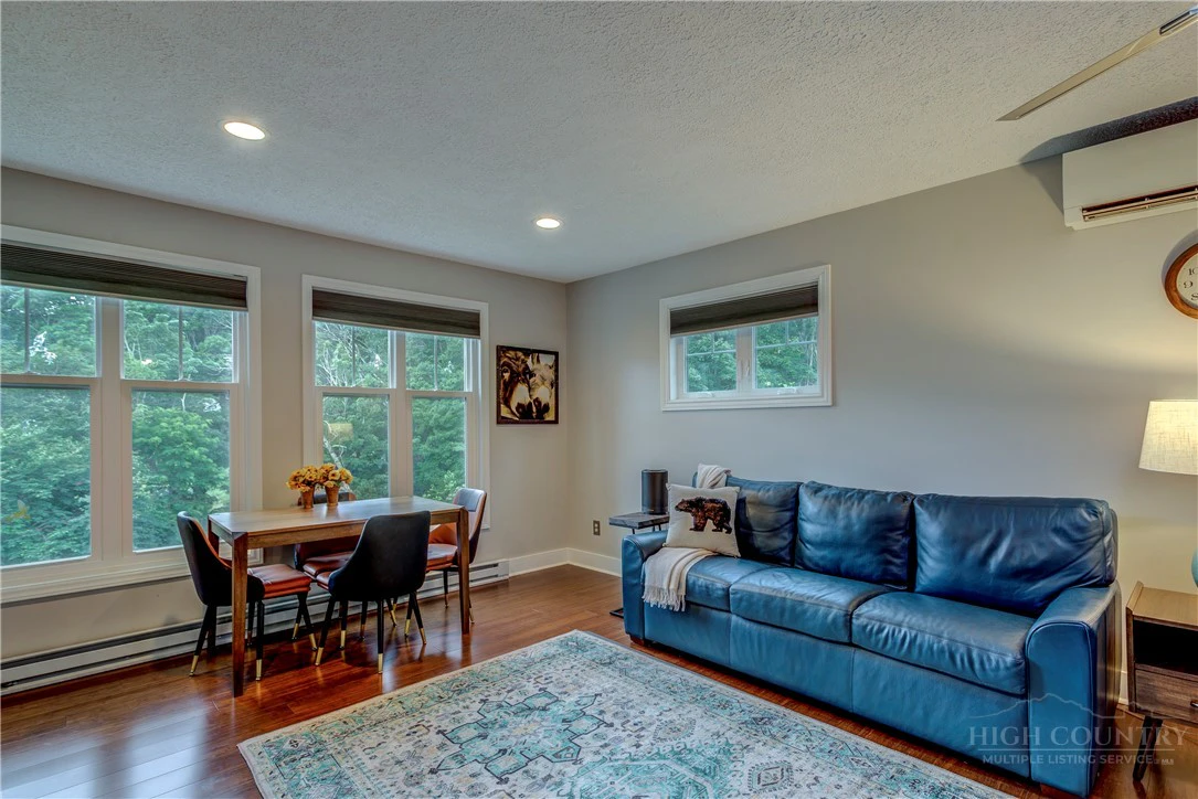 Image number 10 for the current listing