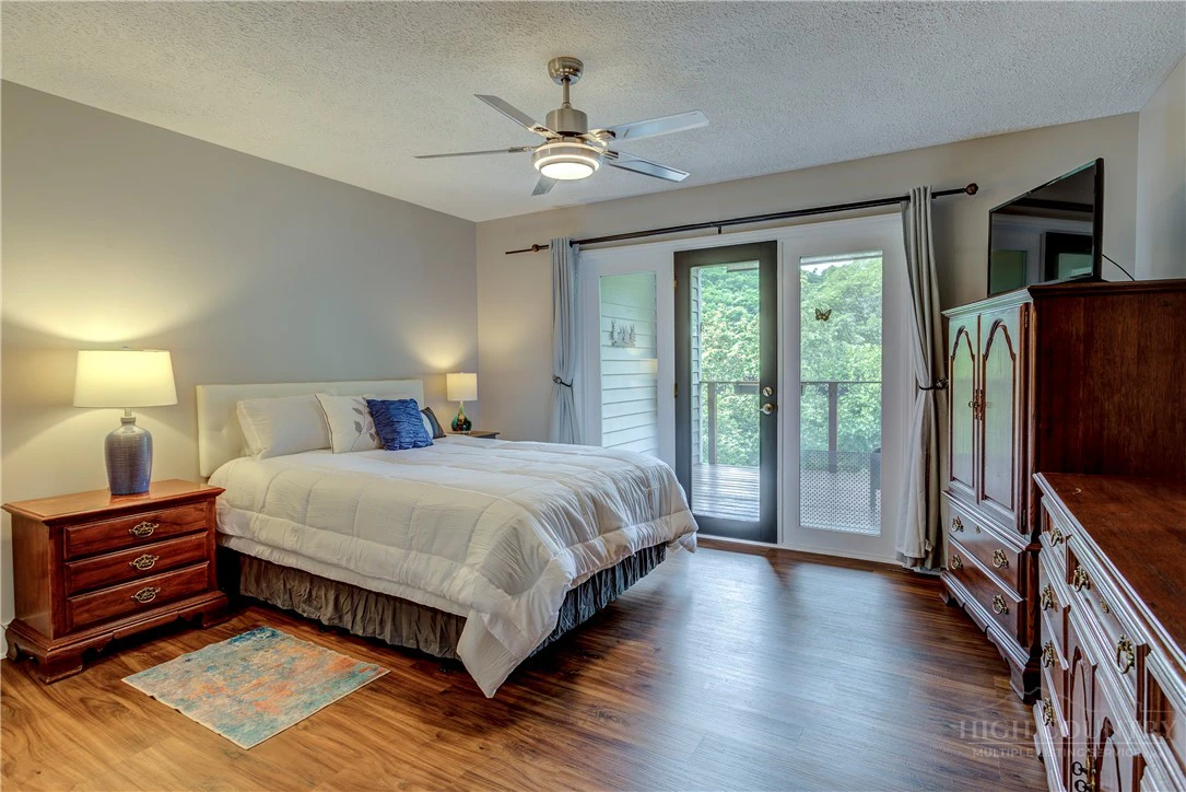 Image number 13 for the current listing