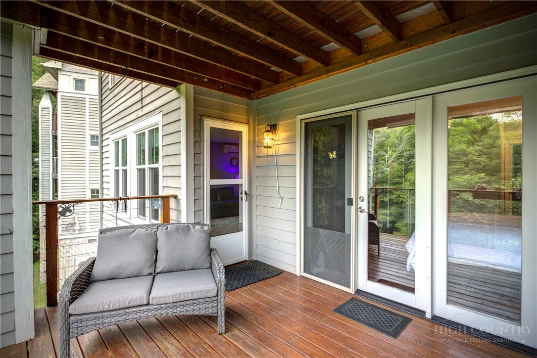 Image number 21 for the current listing