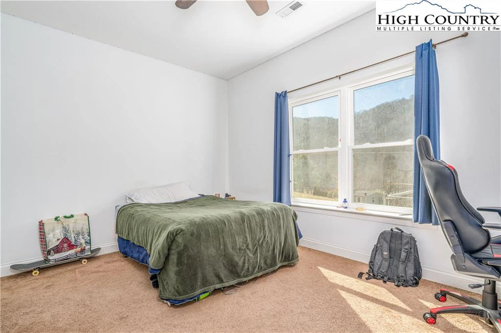 Image number 3 for the current listing