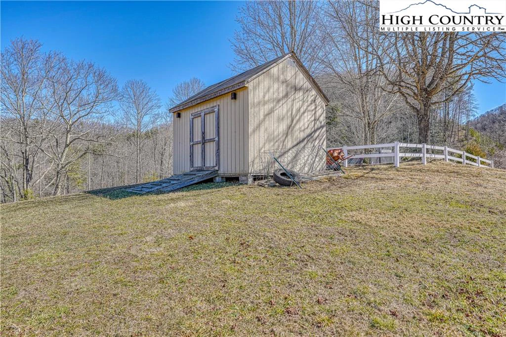 Image number 13 for the current listing