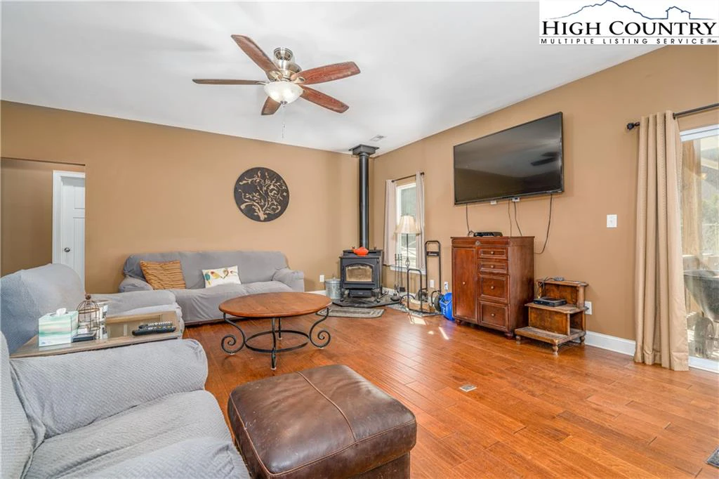 Image number 21 for the current listing