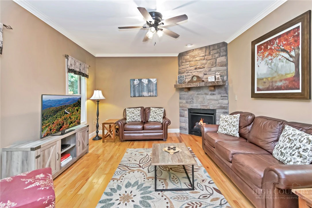 Image number 2 for the current listing