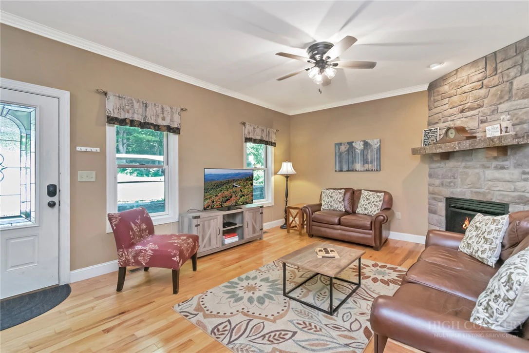 Image number 6 for the current listing