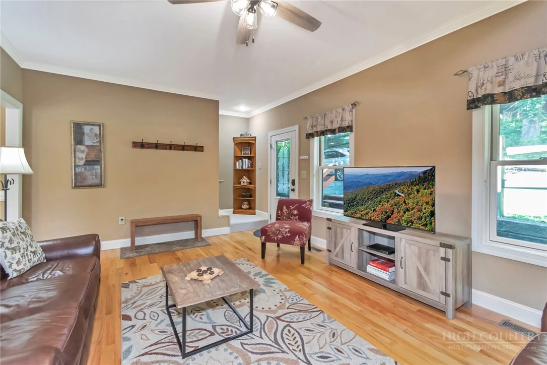 Image number 7 for the current listing