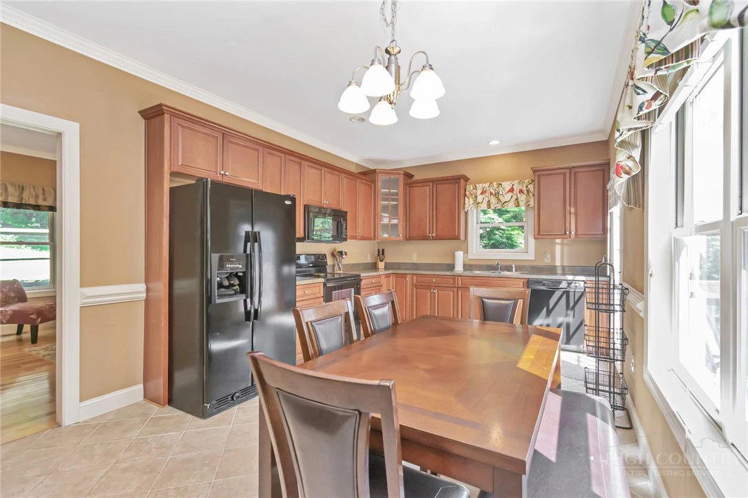 Image number 3 for the current listing