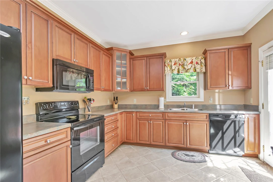 Image number 9 for the current listing