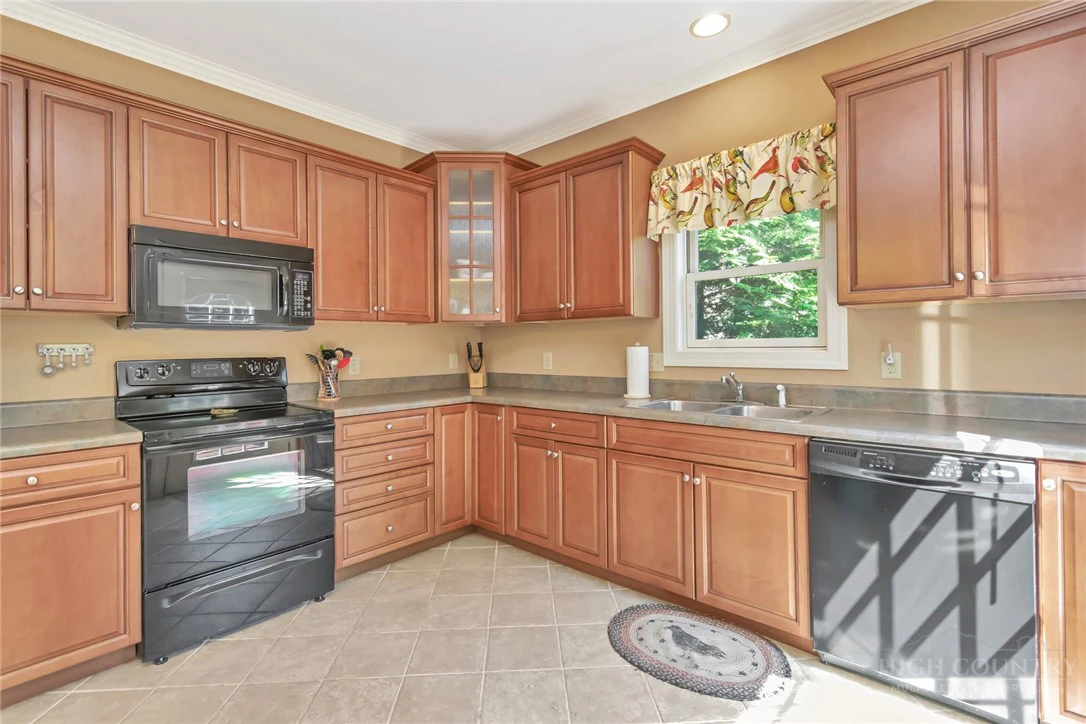 Image number 10 for the current listing