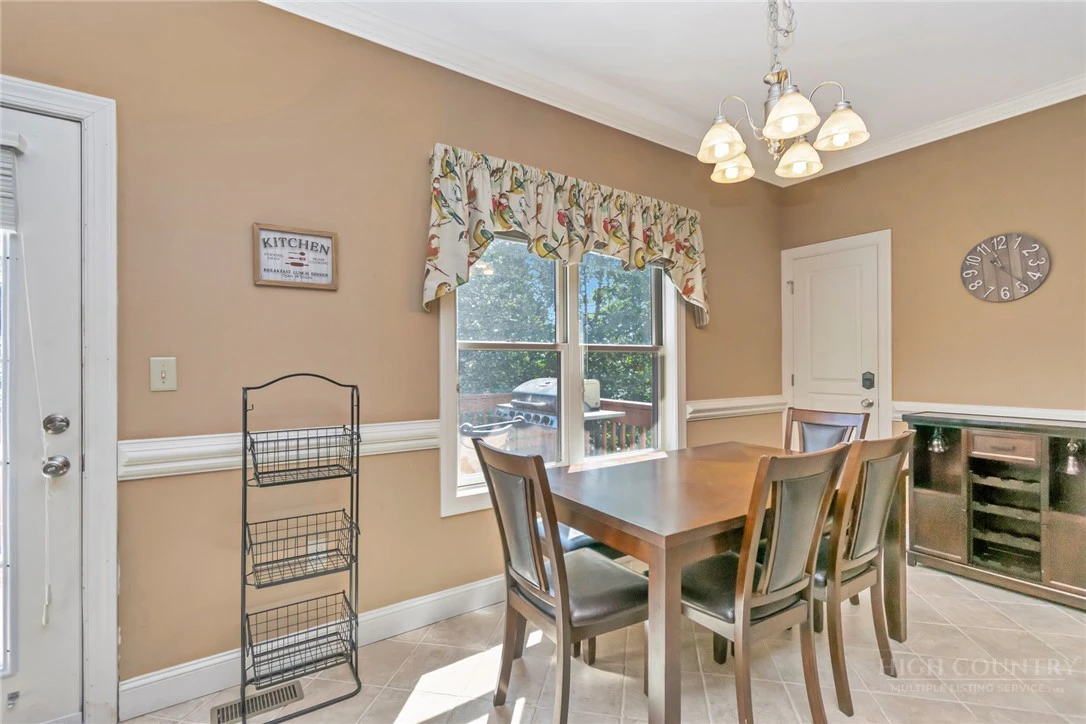 Image number 11 for the current listing